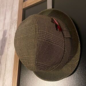 Vintage Larchmont Men's Plaid Derby Fedora Hat w Feather Detail